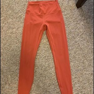 Wunder Under 28” Lululemon leggings.